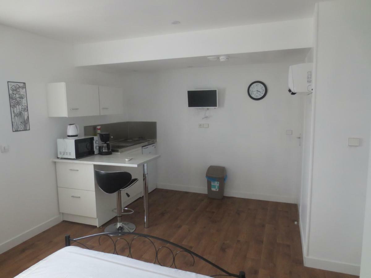 Appartements Et Studios Meubles Au Centre Ville D'Ouzouer Sur Loire Exteriér fotografie
