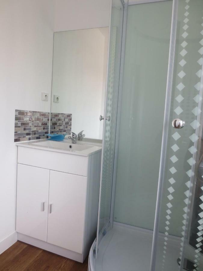 Appartements Et Studios Meubles Au Centre Ville D'Ouzouer Sur Loire Exteriér fotografie