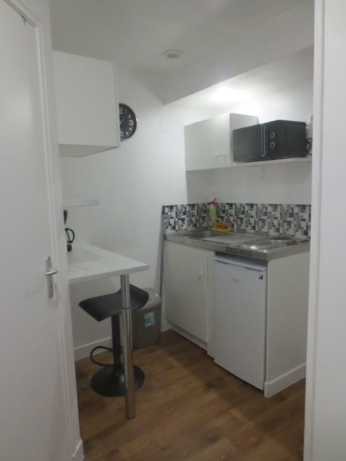 Appartements Et Studios Meubles Au Centre Ville D'Ouzouer Sur Loire Exteriér fotografie