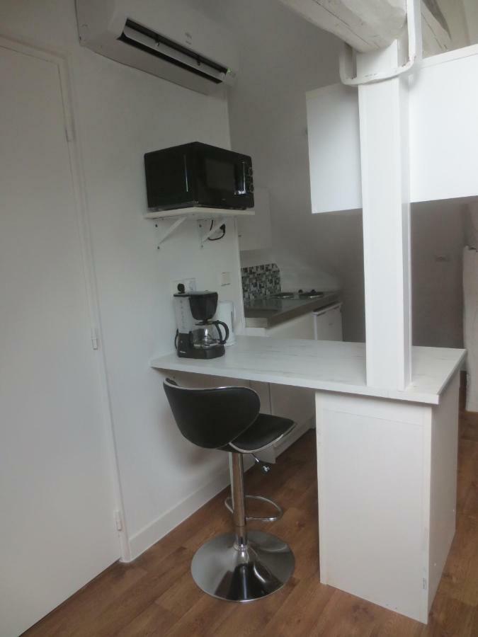 Appartements Et Studios Meubles Au Centre Ville D'Ouzouer Sur Loire Exteriér fotografie