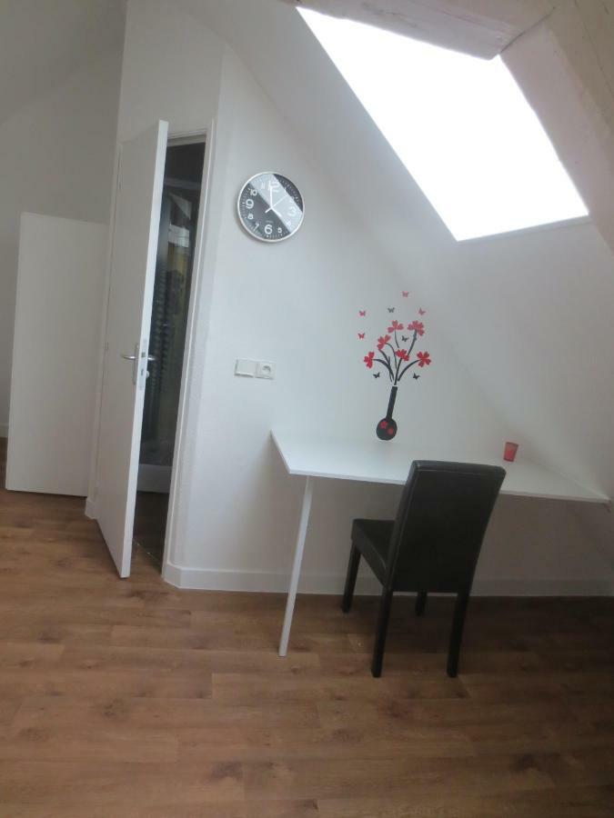 Appartements Et Studios Meubles Au Centre Ville D'Ouzouer Sur Loire Exteriér fotografie